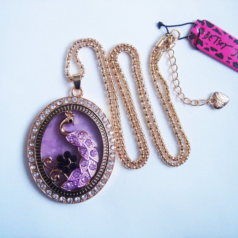NWT BETSEY JOHNSON PEACOCK MEDALLION NECKLACE